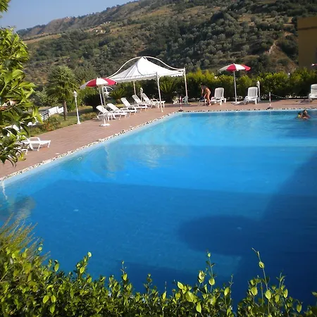 Tenuta Agrituristica Castellesi * Squillace