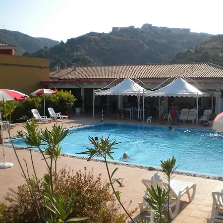Tenuta Agrituristica Castellesi * Squillace